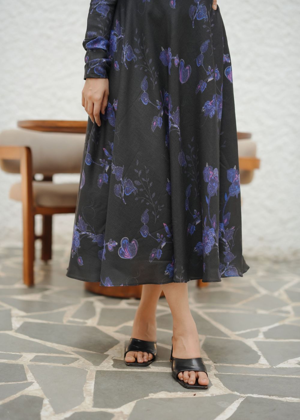 Linen Black Iris